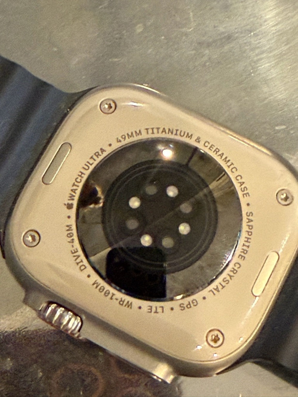 Apple Watch Ultra Series 2 GPS & Cellular - Picture 3 of 3